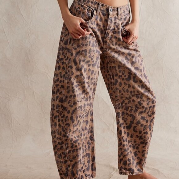 WE THE FREE GOOD LUCK PRINTED BARREL JEANS - Picture 1 of 3